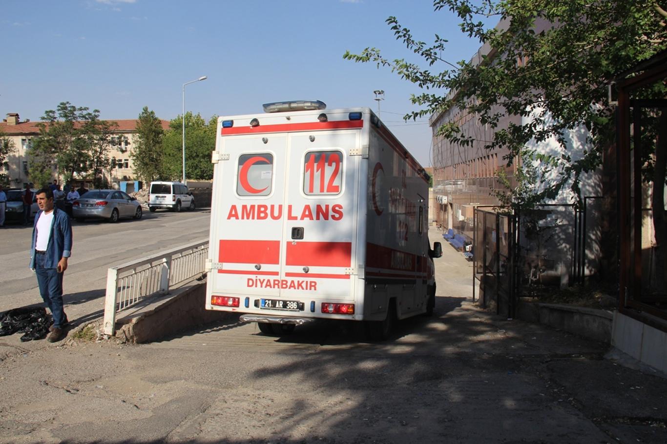 Diyarbakır’da “PKK baba ve oğlunu infaz etti” iddiası Diyarbakır’da “PKK baba ve oğlunu infaz etti” iddiası